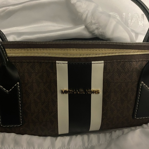 Sold - Picture 4 of 7